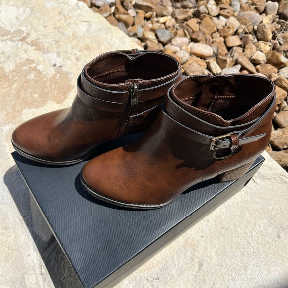 Michael Shannon Vegan Leather Blair Brown Booties Zip Up Buckle EUC Size:(9) - Picture 3 of 8
